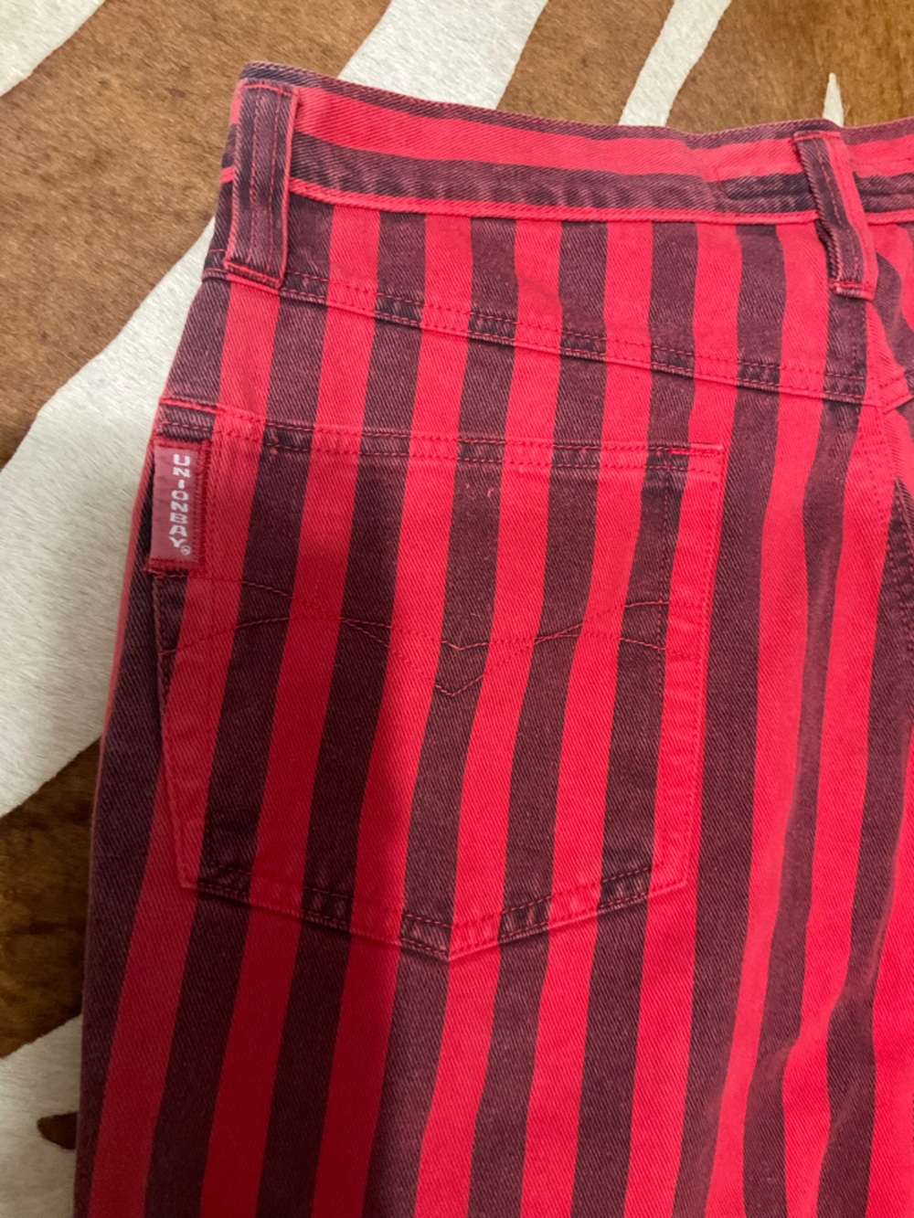 Vintage 90s Unionbay Red Black Striped Denim Shorts Size 32 Jeans Unisex - Picture 4 of 10